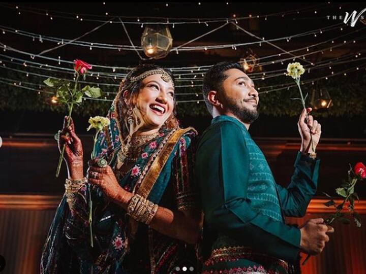 गौहर खान ने जैद दरबार को 'जानू' कहते हुए लिखाकि, ‘फर्स्ट मंथ एनीवर्सरी बहुत सारे लोगों के लिए मायने नहीं रखती है लेकिन मेरे लिए ये मेरे सच्चे प्यार, मेरे सबसे अच्छे दोस्त को पाने के सेलेब्रेशन जैसा है, जो मेरे अच्छे समय में मेरे पार्टनर जैसा और बुरे समय में रीढ़ बनकर मेरे साथ खड़ा रहता है. जैद इतने शानदार इंसान बने रहने के लिए तुम्हारा बहुत शुक्रिया.’