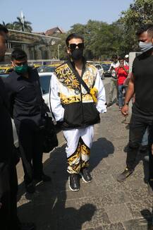 जैकेट पर लिखे कैप्शन को लेकर चर्चाओं में आए Karan Johar, जानें ऐसी क्या लिखी थी बात