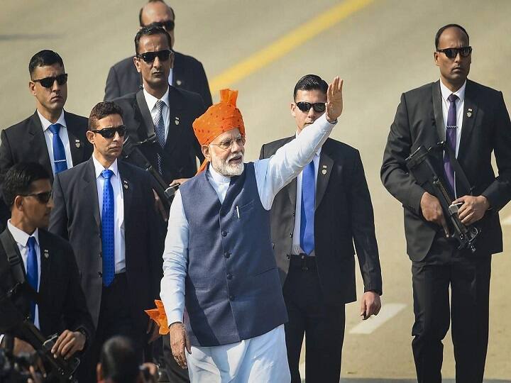 72nd Republic Day, Prime Minister Narendra Modi greeted the nation प्रधानमंत्री मोदी ने देश को दीं गणतंत्र दिवस की शुभकामनाएं, ट्विटर पर लिखा- जय हिंद!