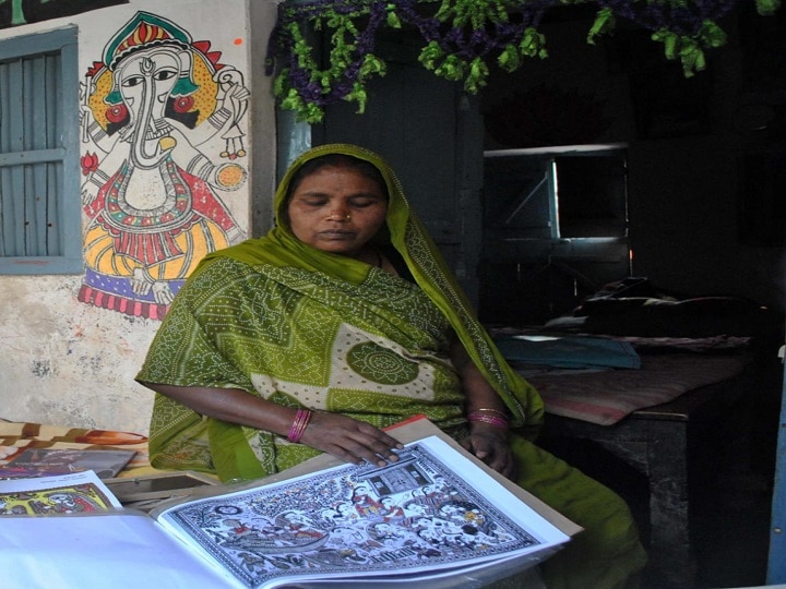 Renowned mithila painting artist Dulari devi one of Padam shree recipient ann मधुबनी की मिथिला पेंटिंग की मशहूर कलाकार दुलारी देवी को मिलेगा पद्मश्री