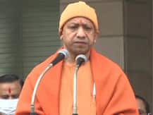 Republic Day 2021: सीएम आवास पर झंडा फहराकर बोले योगी- स्वतंत्रता सेनानियों और शहीदों को कोटि-कोटि नमन