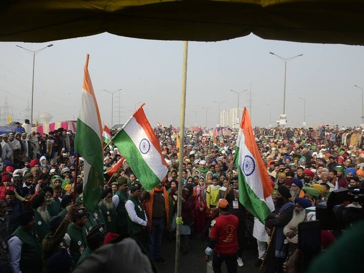 दिल्ली बॉर्डर पर किसानों ने तैयारी तेज कर दी है. सिंघु बॉर्डर, गाजीपुर बॉर्डर, चिल्ला बॉर्डर पर ट्रैक्टरों की तादाद बढ़ने लगी है.