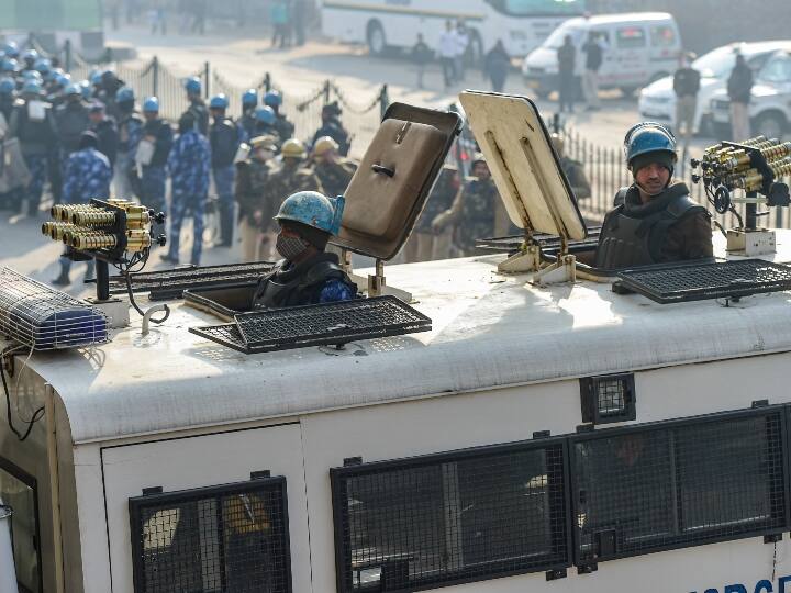 इस दौरान पुलिस की ओर से सुरक्षा के पुख्ता इंतज़ाम किए गए हैं. जगह-जगह पुलिस बल तैनात दिख रहे हैं.