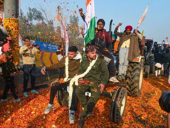 ट्रैक्टर परेड को लेकर किसान संगठनों की तरफ से कुछ निर्देश जारी किए गए थे, लेकिन फिलहाल इन निर्देशों का कोई खासा असर देखने को नहीं मिल रहा है.