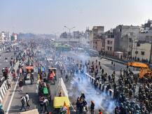 Tractor Rally Photos: गणतंत्र दिवस पर किसानों की रैली में बवाल, पुलिस से हुई जबरदस्त भिड़ंत | देखें तस्वीरें