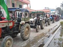 सपा कार्यकर्ताओं ने निकाली ट्रैक्टर रैली, पुलिस प्रशासन मुर्दाबाद, किसान एकता जिंदाबाद के लगाए नारे