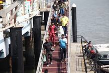 पत्नी नताशा के साथ अलीबाग से मुंबई रवाना हुए वरुण धवन, देखिए शादी के बाद दोनों की पहली तस्वीरें