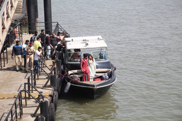 इस दौरान वरुण धवन मैरुन कलर की ड्रेस में दिखे तो वहीं नताशा कुर्ता औऱ प्लाजो में दिखीं.