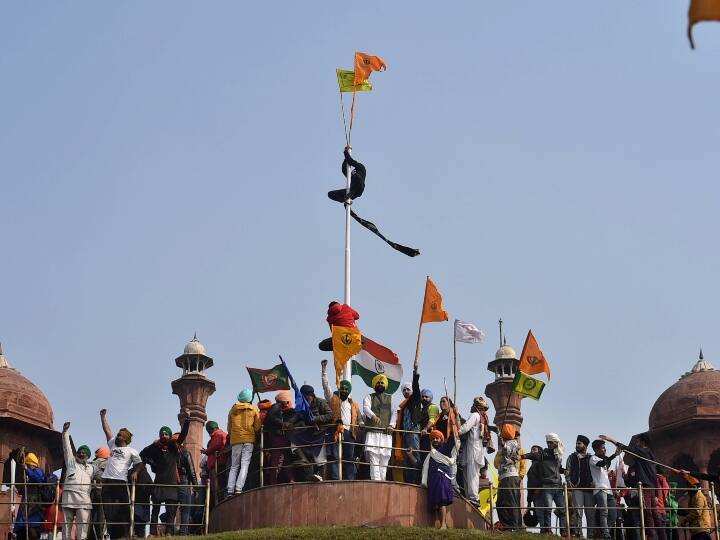 किसानों ने लाल किला में लगाया अपना झंडा, केंद्रीय मंत्री प्रहलाद पटेल ने निंदा करते हुए कही ये बात Kisan andolan: Union Tourism Minister Prahlad Patel condemns actions of section of farmers who entered Red Fort किसानों ने लाल किला में लगाया अपना झंडा, केंद्रीय मंत्री प्रहलाद पटेल ने निंदा करते हुए कही ये बात