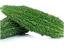 Health Tips: डायबिटीज से लेकर कैंसर तक में फायदेमंद है करेला, जानिए कैसे