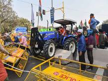 Tractor Rally: दिल्ली पुलिस ने कहा- आंदोलनकारियों ने तय शर्तों का उल्लंघन किया, हिंसा में संपत्ति का काफी नुकसान हुआ
