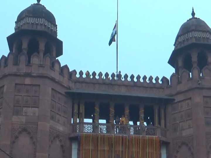 Raj family hoists tricolor after 59 years at Darbhanga's historic fort, thousands of people are present ann दरभंगा के ऐतिहासिक किले पर 59 साल बाद राज परिवार ने फहराया तिरंगा, हजारों लोग रहे मौजूद