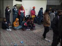 दोपहर 12 बजे से लाल किले के पास फंसे थे 300 कलाकार, दिल्ली पुलिस ने सभी को किया रेस्क्यू