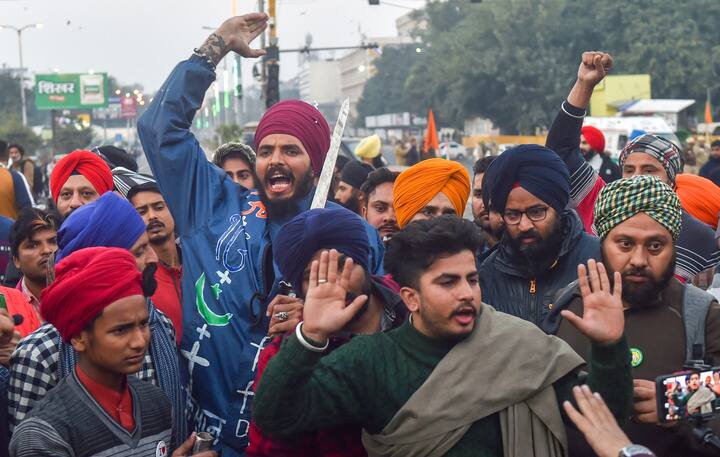 हरियाणा के सोनीपत में प्रशासन ने इनटरनेट सेवाए बंद कर दी हैं. सोनीपत ज़िला सिंघु बॉर्डर से सटा हुआ है. दिल्ली में हुए बवाल के बाद प्रशासन ने एहतियातन ये फैसला लिया है. दिल्ली में भी कई इलाकों में इनटरनेट पर रोक लगा दी गई है.