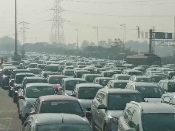 Heavy traffic at Delhi-Noida-Delhi Flyway and kalindi kunj route दिल्ली-नोएडा-दिल्ली के बीच यातायात बुरी तरह प्रभावित, DND फ्लाइवे और कालिंदी कुंज रोड पर भारी जाम