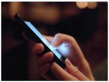 देर रात तक गैजेट्स इस्तेमाल करने की है आदत, तो पुरुषों पर पड़ता है ये निगेटिव असर-रिसर्च