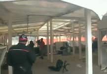 Farmers Tractor Rally Photos: प्रदर्शनकारियों ने लाल किले के अंदर भी की तोड़फोड़ | देखिए अनदेखी तस्वीरें