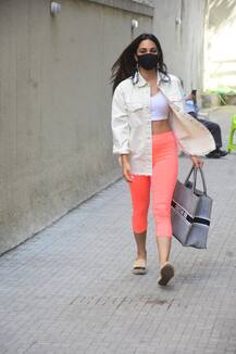 मीटिंग के लिए Kiara Advani धर्मा प्रोडक्शन पहुंचीं, Oversized ईयररिंग ने खींचा सबका ध्यान