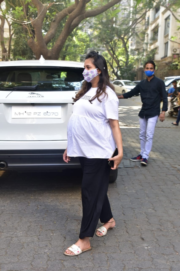 आपको बता दें कि ये अभिनेत्री शादी के करीब आठ साल बाद मां बनने जा रहीं हैं.