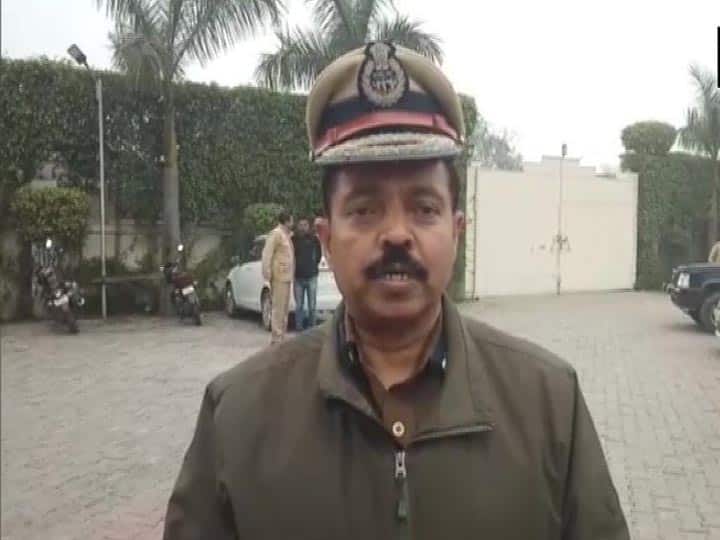 Farmers Violence: मृतक किसान की पोस्टमॉर्टम रिपोर्ट में खुलासा, गोली लगने से नहीं, ट्रैक्टर पलटने से लगी थीं चोटें Postmortem clears that No gun shot on Farmer body Farmers Violence: मृतक किसान की पोस्टमॉर्टम रिपोर्ट में खुलासा, गोली लगने से नहीं, ट्रैक्टर पलटने से लगी थीं चोटें