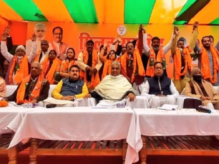 लालू के करीबी पूर्व सांसद ने थामा बीजेपी का दामन, भूपेंद्र यादव बोले- RJD नेतृत्व विहीन पार्टी