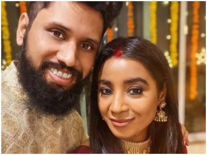 Shilpa Rao married to her close friend Ritesh Krishnan सिंगर शिल्पा राव अपने करीबी दोस्त रितेश कृष्णन के साथ शादी के बंधन में बंधी, सोशल मीडिया पर शेयर की तस्वीर