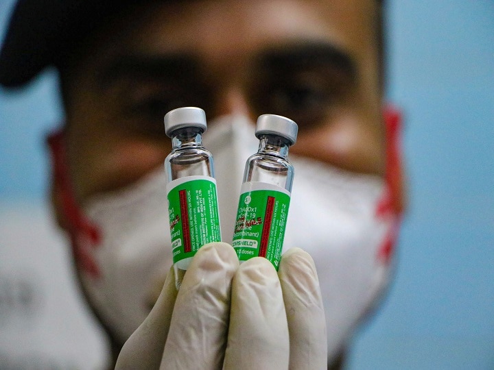 Corona vaccine second dose being given to health workers in Uttar Pradesh यूपी: स्वास्थ्यकर्मियों को दी जा रही है कोरोना वैक्सीन की दूसरी डोज, छूटे हुए कर्मचारियों के लिए अंतिम मौका
