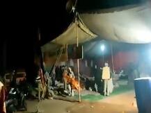 बागपत: दिल्ली-सहारनपुर हाइवे पर धरना दे रहे किसानों को पुलिस ने खदेड़ा, जमकर भांजी लाठियां