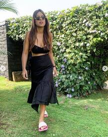 ब्लैक ड्रेस में निया शर्मा ने शेयर की ग्लैमरस तस्वीरें, एक्ट्रेस के कातिलाना अंदाज की फैंस कर रहे तारीफ