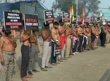 Photos: लाल किले पर भारी सुरक्षाबल तैनात, जानिए सिंघु, टिकरी और गाजीपुर बॉर्डर के हालात