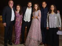 Varun Natasha Wedding Inside Photos: अपनी गर्लगैंग के साथ दिखीं नताशा दलाल, सामने आईं कोकटेल पार्टी की अनदेखी तस्वीरें