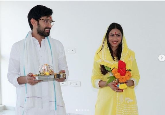 विक्रांत मैसी ने मंगेतर के साथ की गृह प्रवेश की पूजा, सोशल मीडिया पर शेयर की तस्वीरें