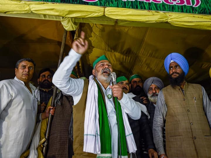 गाजीपुर में किसान आंदोलन का नेतृत्व कर रहे राकेश टिकैत हुए भावुक, बोले- कानून वापसी तक घर नहीं जाऊंगा