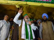 गाजीपुर में किसान आंदोलन का नेतृत्व कर रहे राकेश टिकैत हुए भावुक, बोले- कानून वापसी तक घर नहीं जाऊंगा