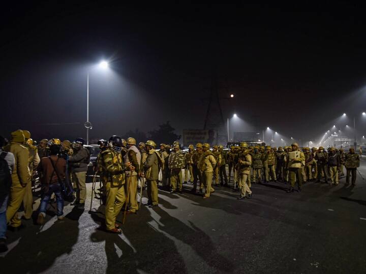 गाजीपुर बॉर्डर पर राकेश टिकैत से अधिकारियों ने की मुलाकात, आज रात नहीं होगा पुलिस का एक्शन Police will not take action against farmers at Ghazipur border tonight गाजीपुर बॉर्डर पर राकेश टिकैत से अधिकारियों ने की मुलाकात, आज रात नहीं होगा पुलिस का एक्शन