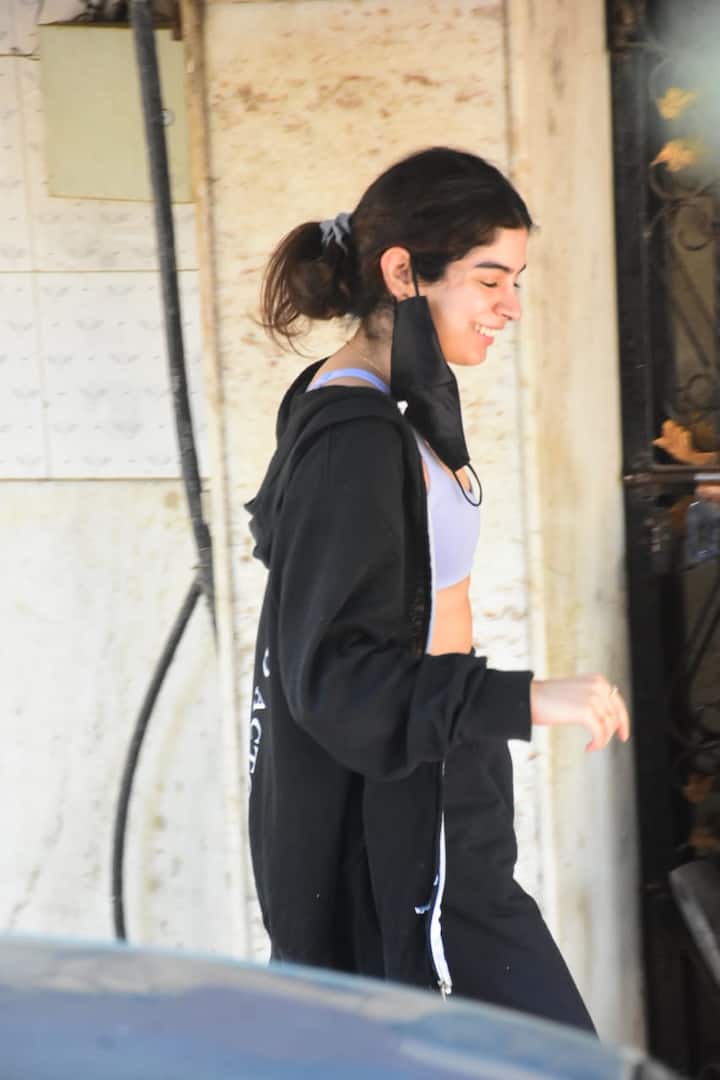 खुशी ने पहले बताया था कि वो मॉडलिंग करना चाहती हैं. लेकिन अब वो एक्टिंग का कोर्स करेंगी और उसके बाद फिल्मों में दिखेंगी.