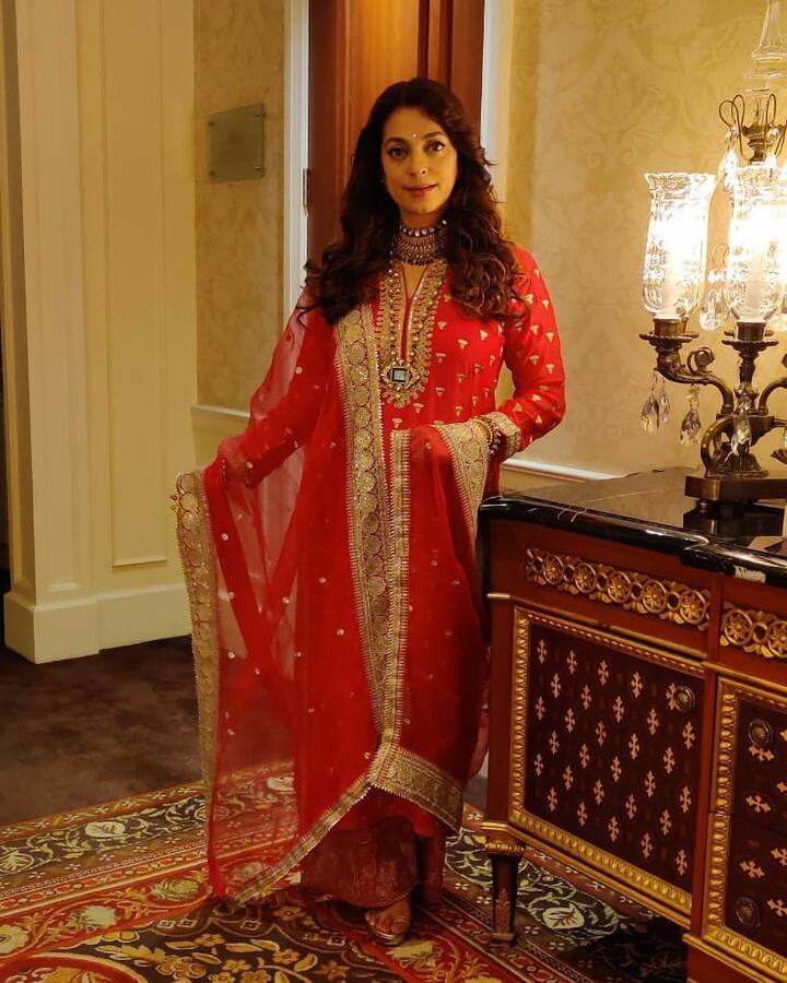 जूही और जय मेहता अपने दोनों बच्चों के साथ दो फ्लोर पर रहते हैं, जबकि एक फ्लोर पर जय के अंकल का परिवार रहता है.