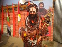 माघ मेले में आकर्षण का केंद्र बने हुए हैं मौनी बाबा, 44 सालों से त्यागा है अन्न और नमक