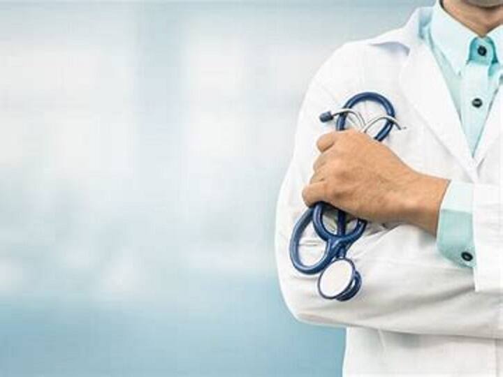 किसनपुर पीएचसी प्रभारी की पिटाई मामले ने पकड़ा तूल, कार्रवाई न होने पर डॉक्टरों ने हड़ताल पर जाने का दिया अल्टीमेटम