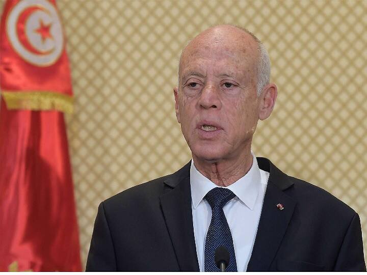 Poison letter sent to kill Tunisian President Kais Saied ट्यूनीशिया के राष्ट्रपति कैस सईद को मारने के लिए जहर लगा लेटर भेजा गया, लेटर को खोलने से सहयोगी हुईं बीमार