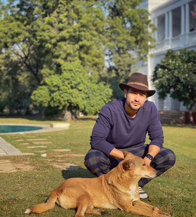 सैफ का कहना है कि ये पैलेस उन्हें एक रॉयल लुक देता है. कोई भी यहां खड़ा हो जाए वह रॉयल दिखने लगता है. 