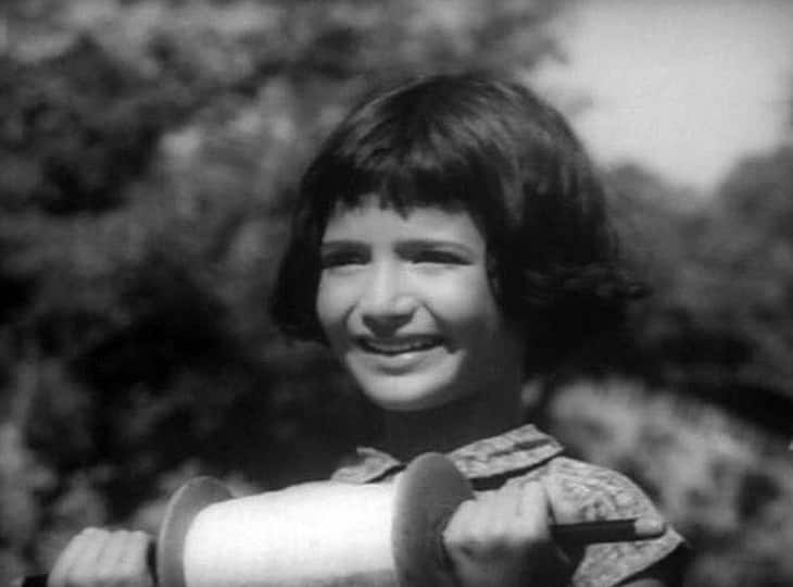 परिवार छोड़कर चले गए थे पिता, 5 साल की उम्र में पैसे कमाकर Sarika को चलाना पड़ा था घर