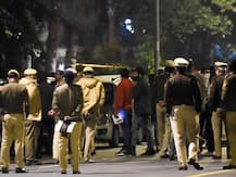 Delhi Blast: चलती कार से इजरायल एंबेसी के पास एक पैकेट फेंक कर चले गए थे आंतकी, पुलिस की छापेमारी जारी