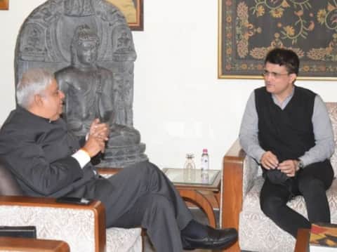 सौरव गांगुली से मिले पश्चिम बंगाल के गवर्नर जगदीप धनखड़, बोले- दादा को हंसता देख अच्छा लगा सौरव गांगुली से मिले पश्चिम बंगाल के गवर्नर जगदीप धनखड़, बोले- दादा को हंसता देख अच्छा लगा