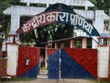 जेल में कैदी की मौत के बाद परिजनों का हंगामा, मौत की वजह न बताने का लगा रहे हैं आरोप