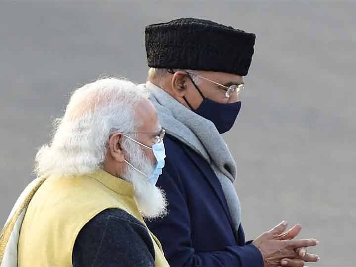 बीटिंग रिट्रीट सदियों पुरानी एक सैन्य परंपरा है. यह उन दिनों में शुरू हुई थी जब सूर्यास्त होते ही सैनिक युद्ध के मैदान से हट जाते थे. जैसे ही बिगुल की आवाज आती थी, सैनिक लड़ाई बंद कर देते थे.