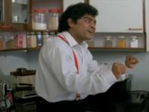 Superhit Filmy Scene : जब Johnny Lever ने बनाई बिना पत्ती के चाय, चीनी की जगह डाल दिया था नमक