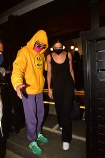 पीली स्वेटशर्ट, पिंक मास्क, काला चश्मा पहने इस आदमी ने क्यों पकड़ लिया Deepika Padukone को