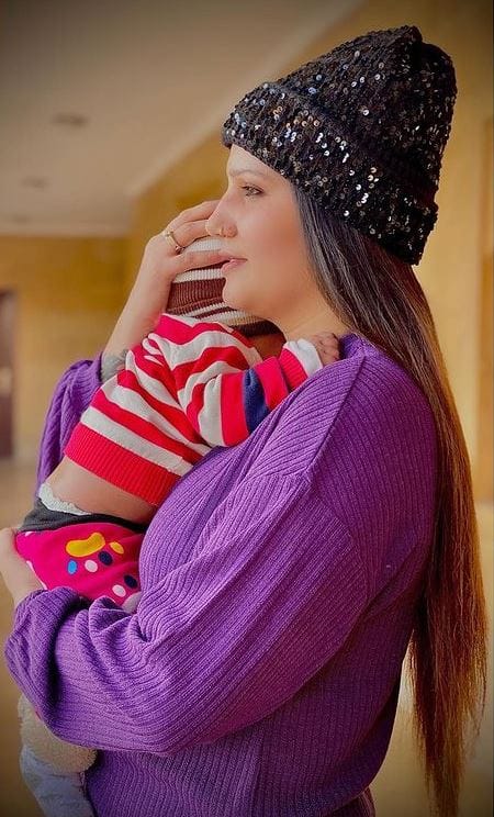 दरअसल, बेटे के जन्म का असर उनकी फीगर पर साफ देखने को मिल रहा है. पहली बार मां बनने के बाद सपना चौधरी ने काफी वेट गेन कर लिया है.  (Photo Credit: @itssapnachoudhary Instagram)