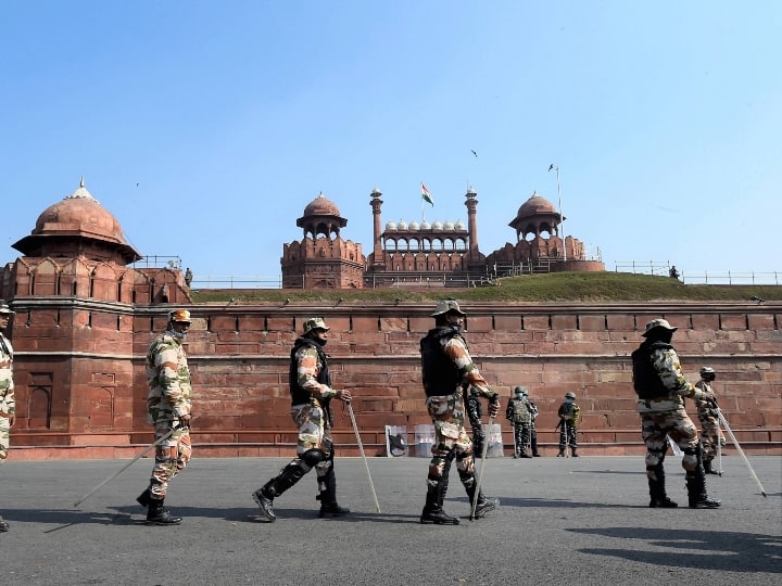 लाल किला हिंसा: FSL ने अहम सबूत इकट्ठा किए, खून के सैंपल, पैरों और उंगलियों के लिए निशान